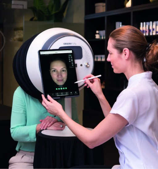 Paciente durante un análisis facial con Observ 520x
